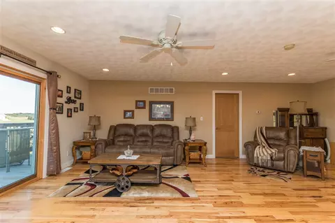30010 E Manito Rd, Manito, IL 61546 photo 6