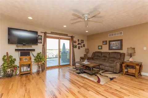 30010 E Manito Rd, Manito, IL 61546 photo 5