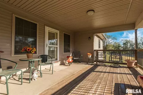 30010 E Manito Rd, Manito, IL 61546 photo 3