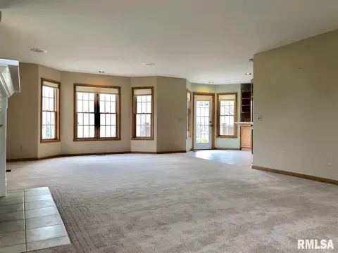 1234 Redbud Dr, Macomb, IL 61455 photo 4