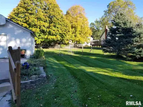 611 S Darst St, Eureka, IL 61530 photo 8