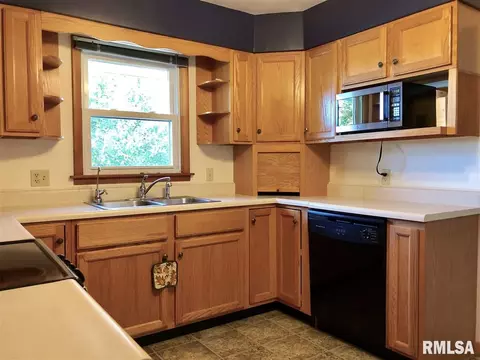 1207 Maple Ave, Macomb, IL 61455 photo 6