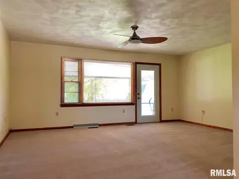 1207 Maple Ave, Macomb, IL 61455 photo 4