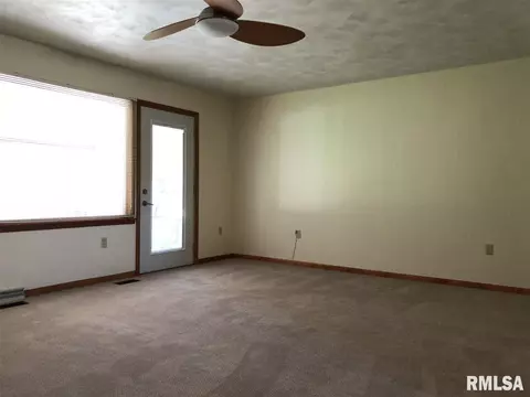 1207 Maple Ave, Macomb, IL 61455 photo 5