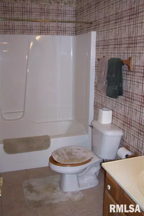 1260 E Juniper, Canton, IL 61520 photo 22