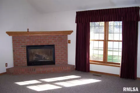 1260 E Juniper, Canton, IL 61520 photo 4