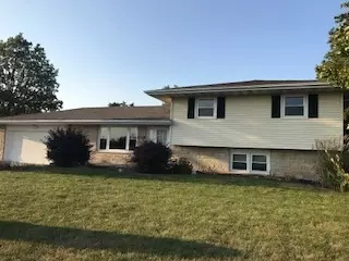 512 E South St, Hudson, IL 61748 photo 1