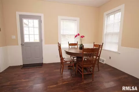 905 S Elm St, Delavan, IL 61734 photo 12