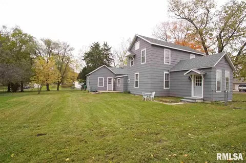 905 S Elm St, Delavan, IL 61734 photo 5