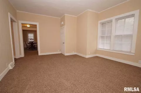 905 S Elm St, Delavan, IL 61734 photo 9