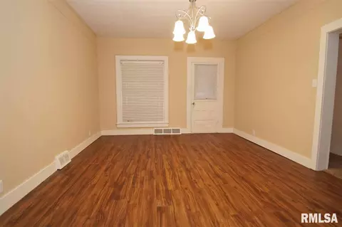 905 S Elm St, Delavan, IL 61734 photo 14