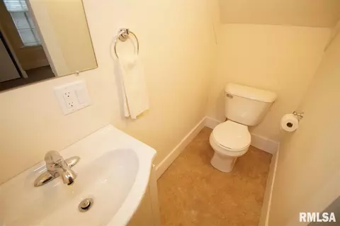 905 S Elm St, Delavan, IL 61734 photo 22