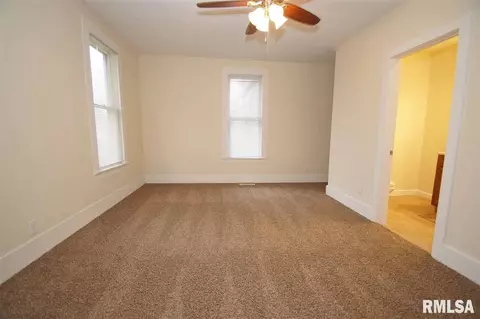 905 S Elm St, Delavan, IL 61734 photo 17