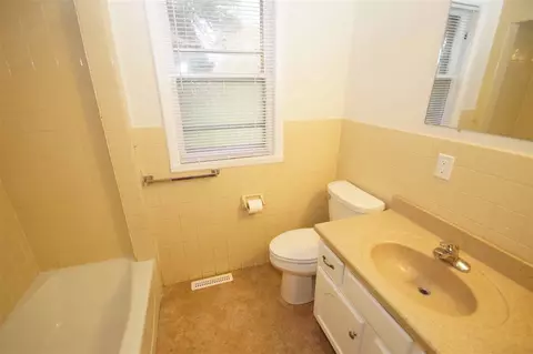 905 S Elm St, Delavan, IL 61734 photo 15