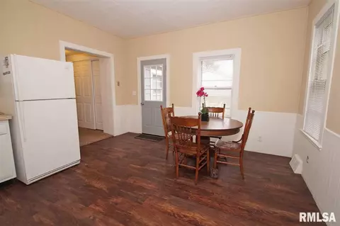 905 S Elm St, Delavan, IL 61734 photo 11