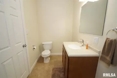 905 S Elm St, Delavan, IL 61734 photo 18