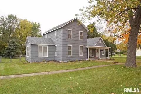 905 S Elm St, Delavan, IL 61734 photo 2