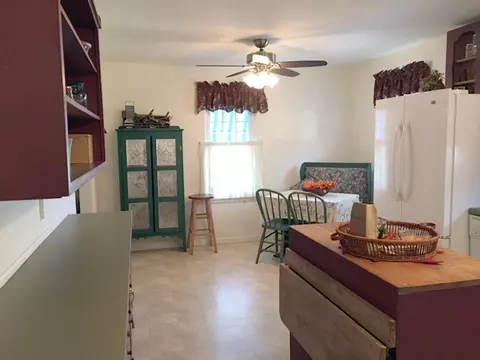 335 E Myrtle St, Canton, IL 61520 photo 7