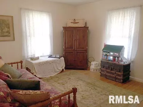 335 E Myrtle St, Canton, IL 61520 photo 11