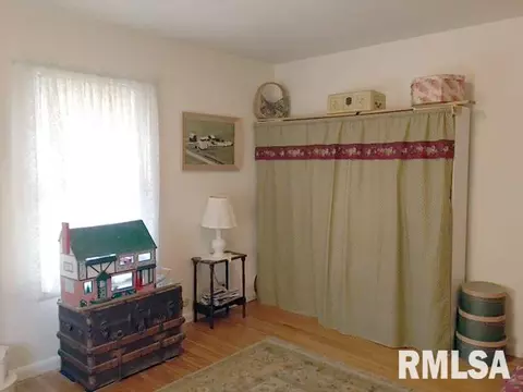 335 E Myrtle St, Canton, IL 61520 photo 12