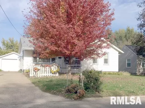 335 E Myrtle St, Canton, IL 61520 photo 1