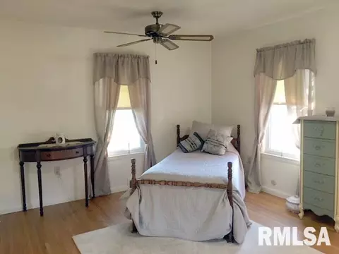 335 E Myrtle St, Canton, IL 61520 photo 16