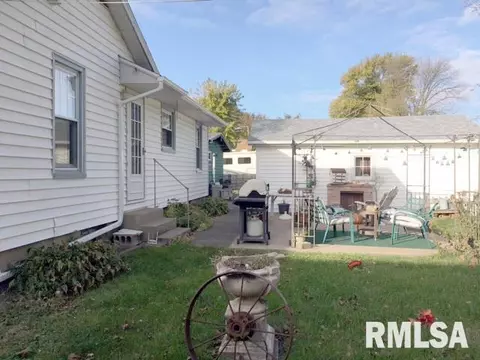 335 E Myrtle St, Canton, IL 61520 photo 30