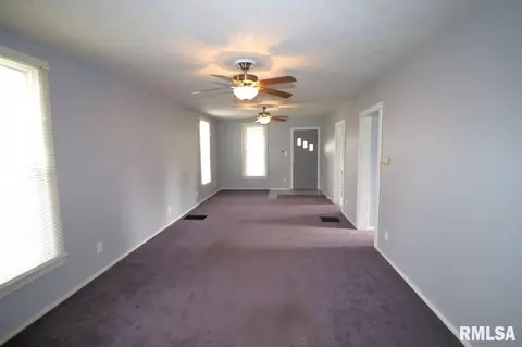 102 S Henry, Eureka, IL 61530 photo 14