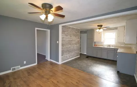 102 S Henry, Eureka, IL 61530 photo 25
