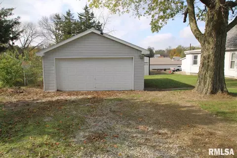 102 S Henry, Eureka, IL 61530 photo 5