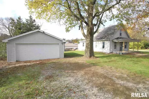 102 S Henry, Eureka, IL 61530 photo 4