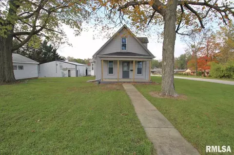 102 S Henry, Eureka, IL 61530 photo 2