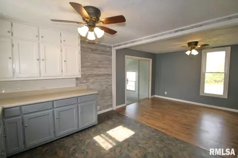 102 S Henry, Eureka, IL 61530 photo 21