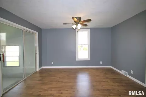 102 S Henry, Eureka, IL 61530 photo 22