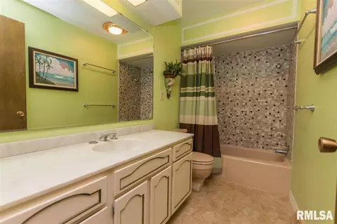110 N Creamery St, Eureka, IL 61530 photo 11