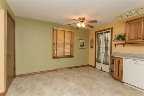 110 N Creamery St, Eureka, IL 61530 photo 10