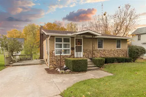 110 N Creamery St, Eureka, IL 61530 photo 2