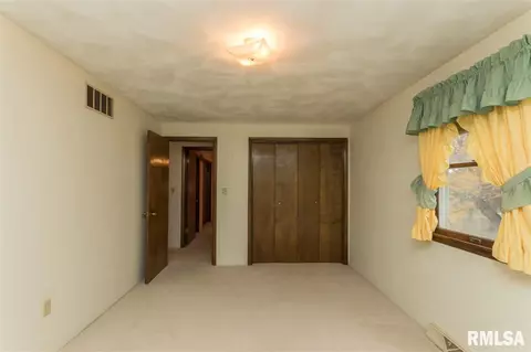 110 N Creamery St, Eureka, IL 61530 photo 16