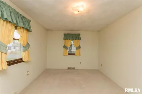 110 N Creamery St, Eureka, IL 61530 photo 17