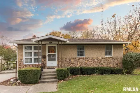 110 N Creamery St, Eureka, IL 61530 photo 1