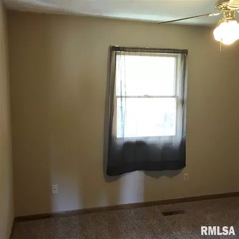 112 Grandview Cir # B, Eureka, IL 61530 photo 7
