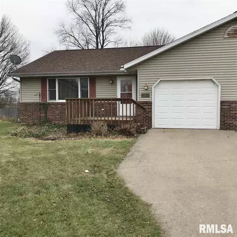 112 Grandview Cir # B, Eureka, IL 61530 photo 1