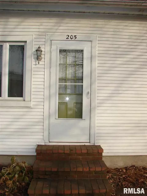 205 N Rolla, Eureka, IL 61530 photo 2