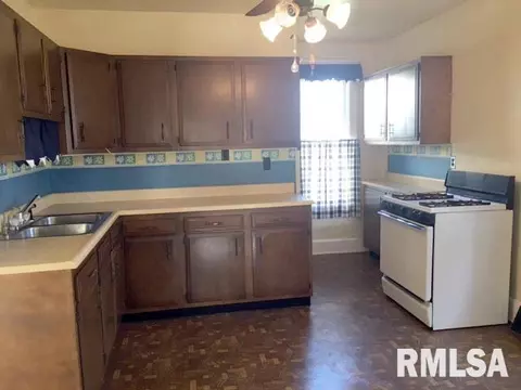 413 Baxter Ct, Canton, IL 61520 photo 7