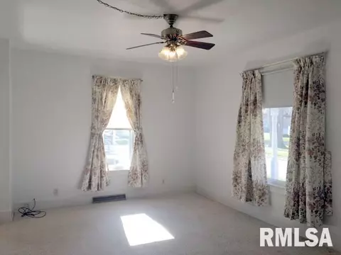 413 Baxter Ct, Canton, IL 61520 photo 4