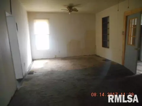 817 E Spruce St, Canton, IL 61520 photo 10