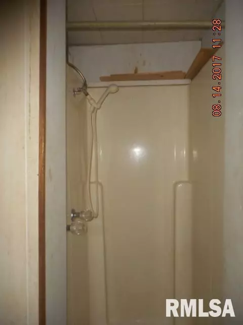 817 E Spruce St, Canton, IL 61520 photo 7