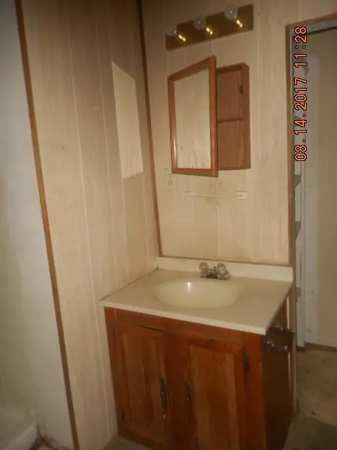 817 E Spruce St, Canton, IL 61520 photo 6