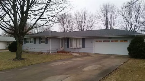 1138 E Grant St, Macomb, IL 61455 photo 1