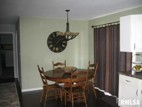 1138 E Grant St, Macomb, IL 61455 photo 5